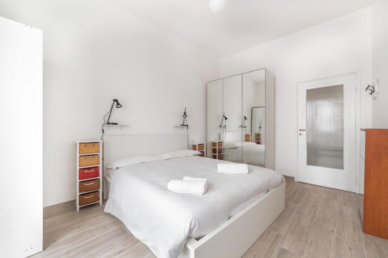 Sant'Ambrogio Bright Apartment With Terrace Milano Exteriör bild