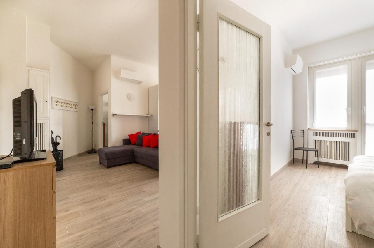 Sant'Ambrogio Bright Apartment With Terrace Milano Exteriör bild